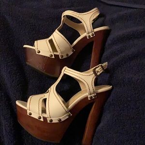 Jessica Simpson Secy high heel